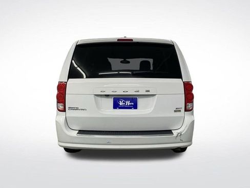 Used 2019 Dodge Grand Caravan SXT image 11