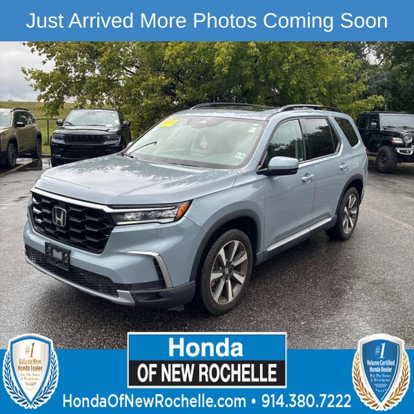 Used 2025 Honda Pilot Touring image 1