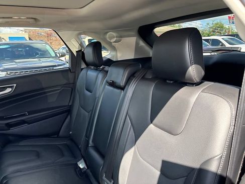 Used 2018 Ford Edge Titanium w/ Equipment Group 301A AWD/4WD image 23