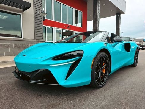 Used 2025 McLaren Artura Spider image 26