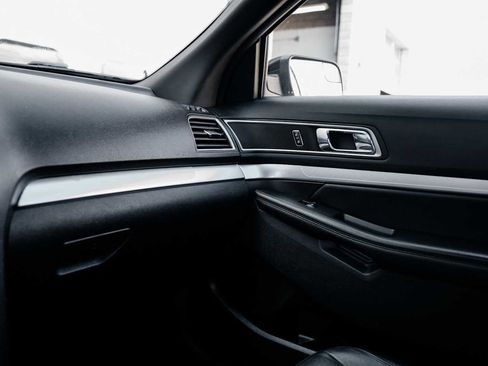 Used 2016 Ford Explorer XLT w/ Equipment Group 202A image 34