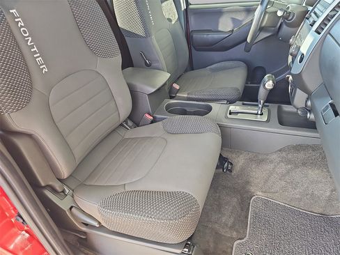 Used 2012 Nissan Frontier SV w/ Sport Appearance Pkg image 9