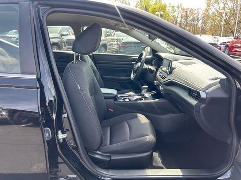 Used 2024 Nissan Altima 2.5 SV image 14