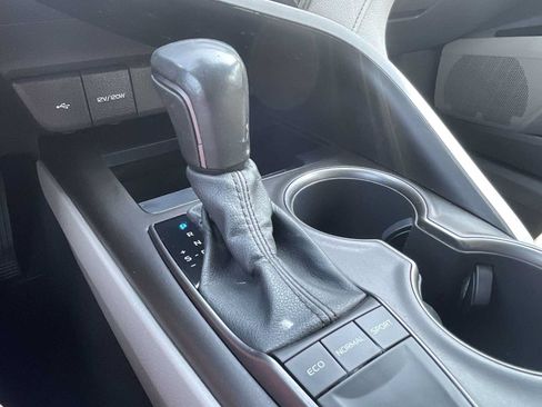 Used 2022 Toyota Camry SE FWD image 20