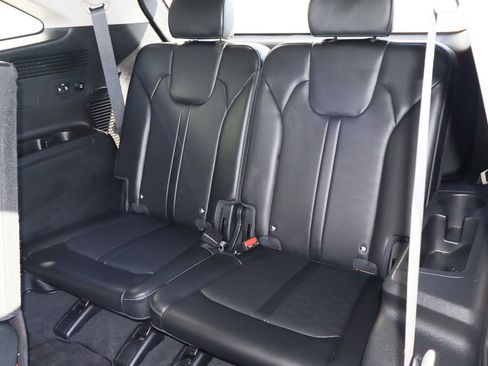 Used 2024 Kia Sorento S image 9