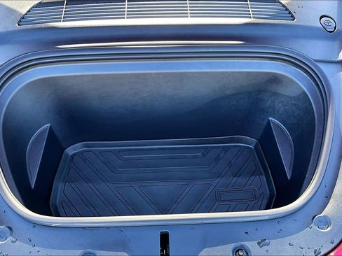 Used 2023 Tesla Model Y Long Range image 32