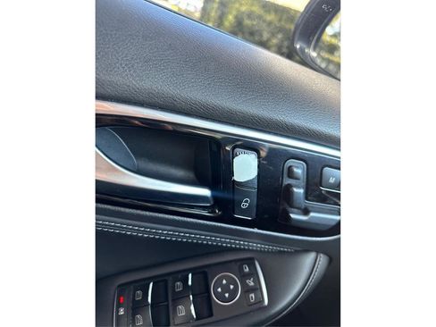 Used 2018 INFINITI QX30 Premium w/ Cargo Package image 28