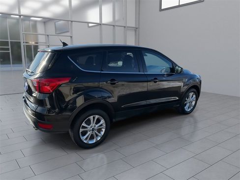 Used 2019 Ford Escape SE image 8