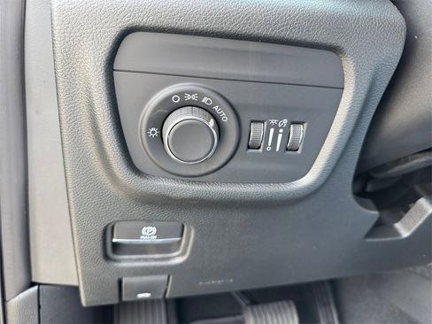 New 2025 Jeep Grand Cherokee Altitude image 21