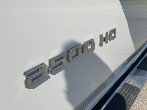 Used 2023 Chevrolet Silverado 2500 LT w/ Convenience Package AWD/4WD image 10