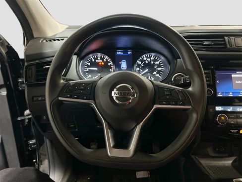 Used 2020 Nissan Rogue Sport SV image 11