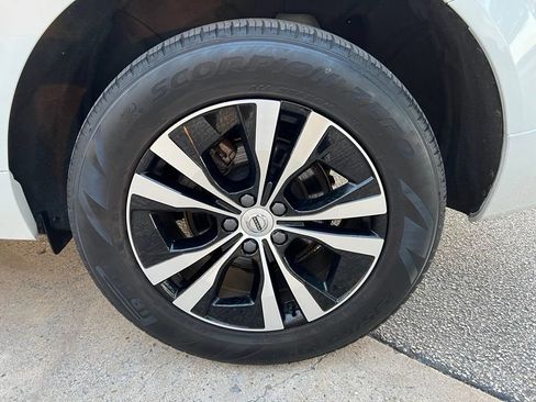 Certified 2024 Volvo XC60 B5 Core w/ Protection Package Premier AWD/4WD image 9