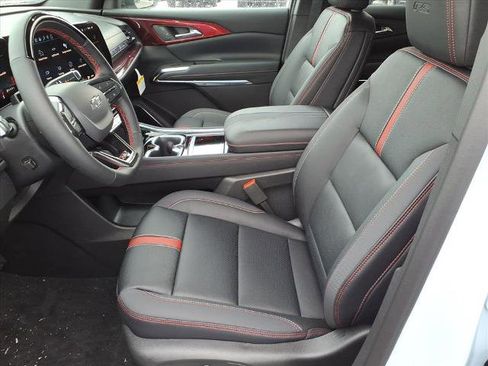 New 2026 Chevrolet Traverse RS w/ LPO, Floor Liner Package FWD image 8