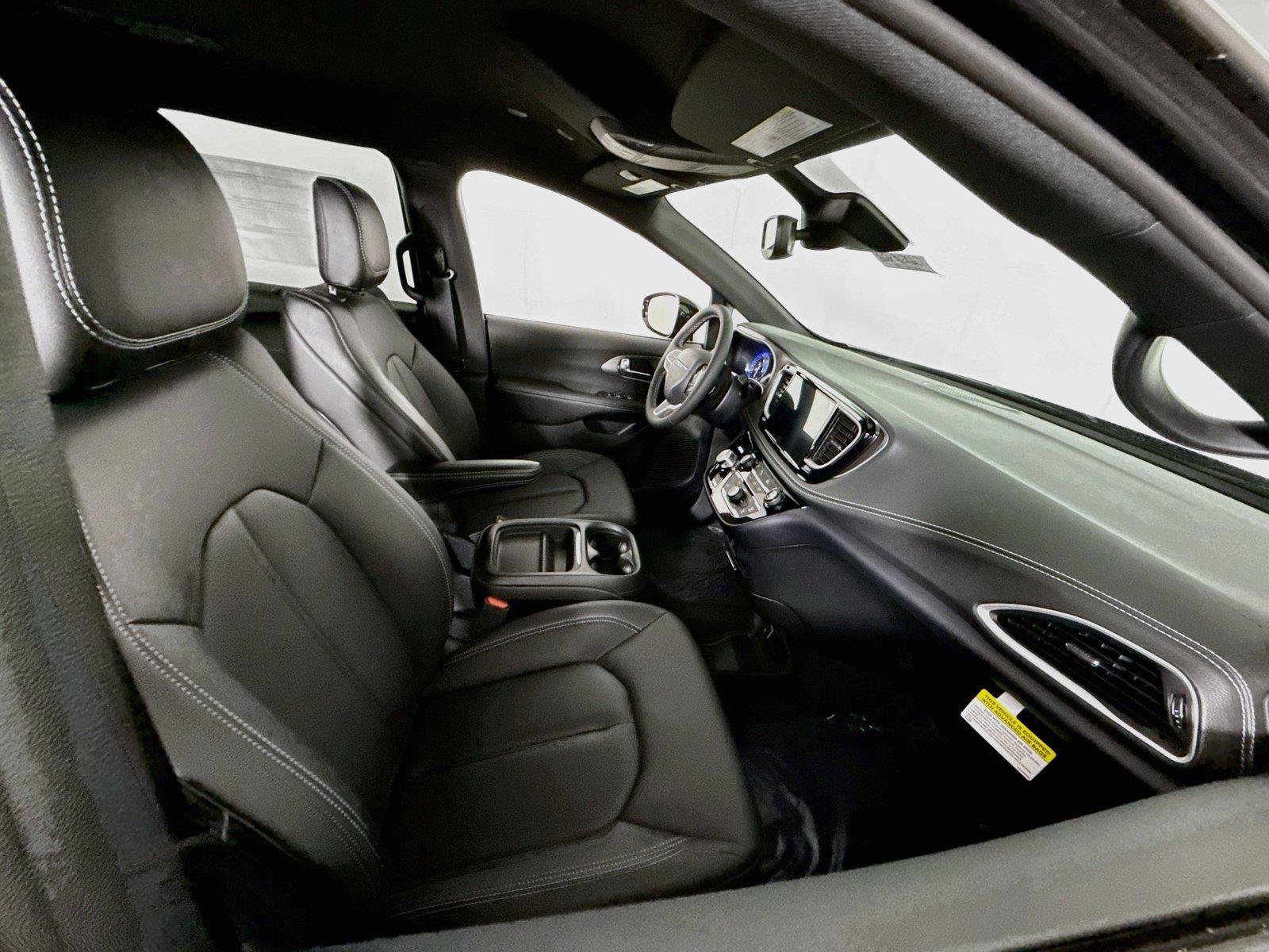 New 2027 Chrysler Pacifica Select AWD/4WD image 21