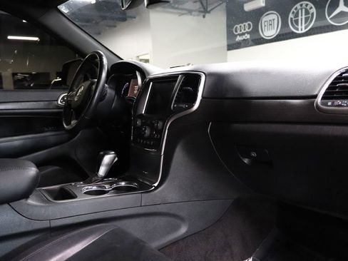 Used 2018 Jeep Grand Cherokee Altitude image 28