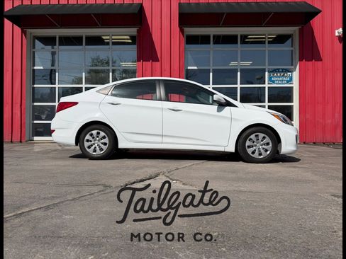 Used 2017 Hyundai Accent SE image 1