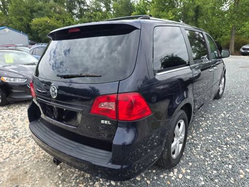 Used 2010 Volkswagen Routan SEL Premium FWD image 5