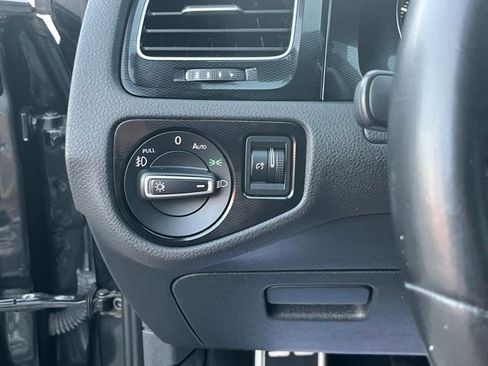 Used 2017 Volkswagen GTI SE image 36