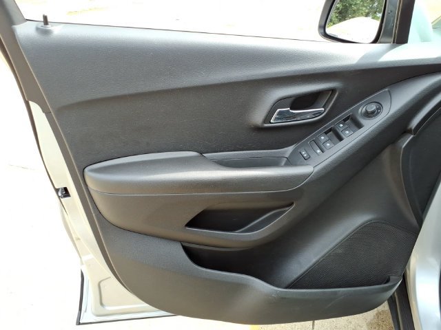 Used 2018 Chevrolet Trax LS AWD/4WD image 12