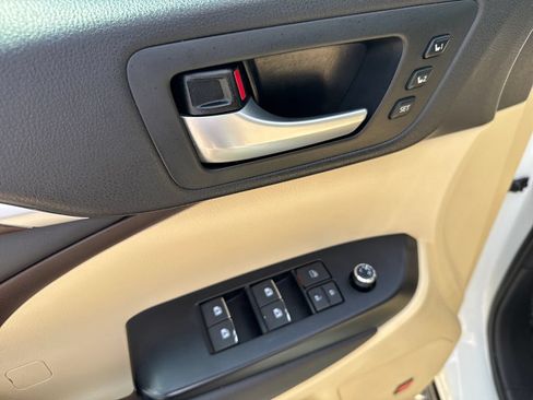 Used 2016 Toyota Highlander Limited Platinum AWD/4WD image 16