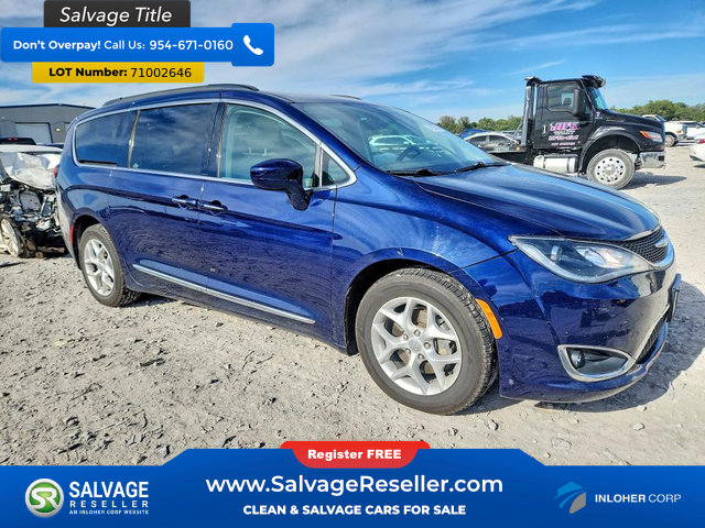 Used 2017 Chrysler Pacifica Touring-L w/ Tire & Wheel Group FWD image 5