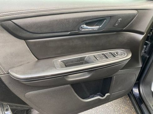 Used 2016 GMC Acadia SLE image 17