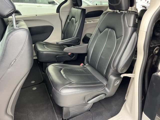 Used 2022 Chrysler Pacifica Touring-L FWD image 12