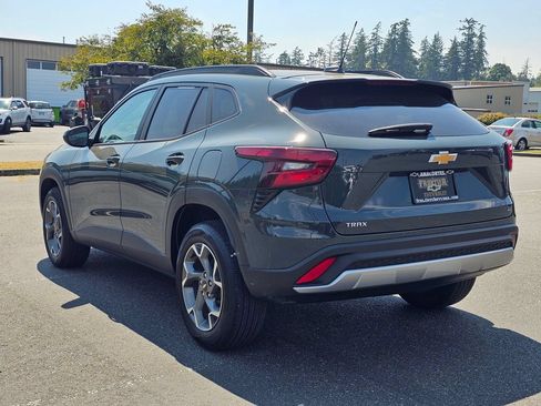 Certified 2025 Chevrolet Trax LT w/ Driver Confidence Package FWD image 5