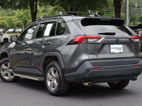 Used 2022 Toyota RAV4 XLE w/ Convenience Package AWD/4WD image 3