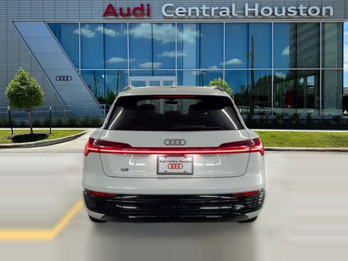 Used 2024 Audi Q8 e-tron Premium image 9