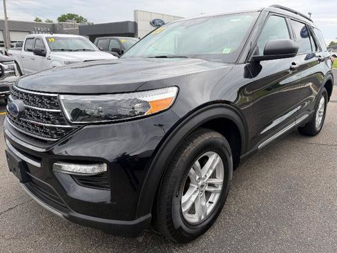 Certified 2022 Ford Explorer XLT w/ Equipment Group 202A AWD/4WD image 4