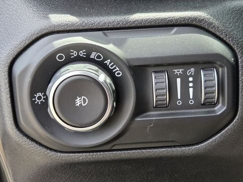 Used 2020 Jeep Wrangler Unlimited Sahara AWD/4WD image 28
