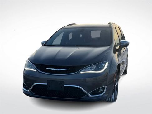 Used 2018 Chrysler Pacifica Limited w/ Tire & Wheel Group image 4