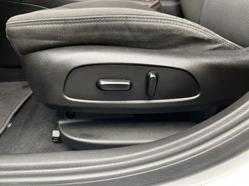 Used 2017 Chevrolet Cruze LT w/ Convenience Package image 9