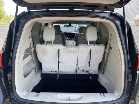 Used 2017 Chrysler Pacifica LX FWD image 15