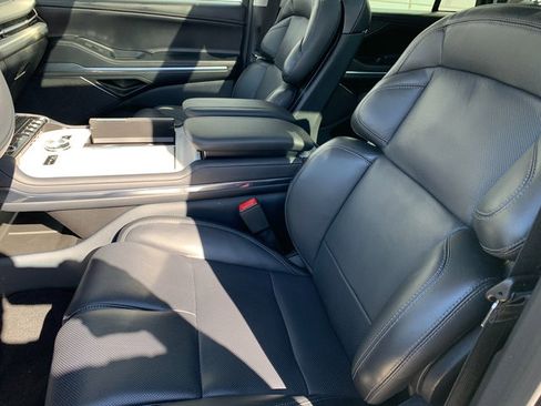 Certified 2025 Lincoln Navigator L Reserve AWD/4WD image 18