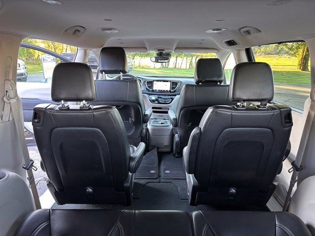 Used 2024 Chrysler Pacifica Touring-L FWD image 14