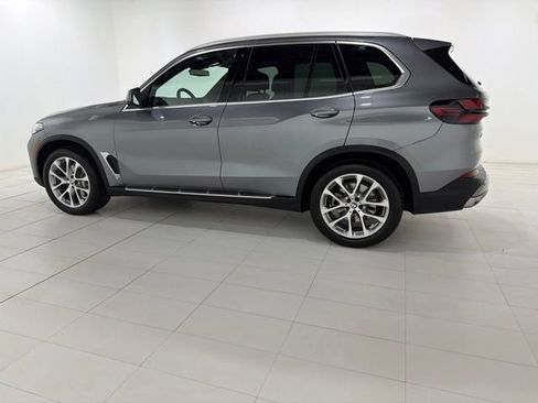 Certified 2024 BMW X5 xDrive40i w/ Premium Package AWD/4WD image 2