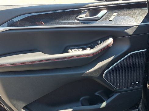 Certified 2022 Jeep Grand Cherokee Trailhawk w/ Luxury Tech Group III image 12