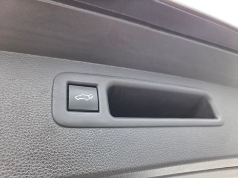 Used 2022 Toyota Highlander XLE FWD image 13