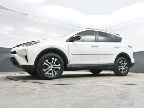 Used 2018 Toyota RAV4 LE image 33