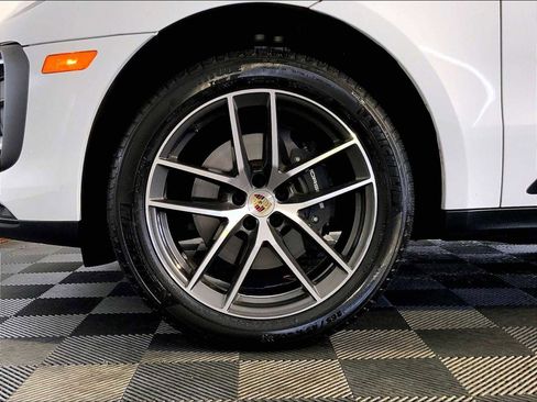 Used 2026 Porsche Macan image 11