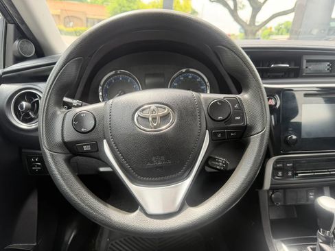 Used 2018 Toyota Corolla LE FWD image 10