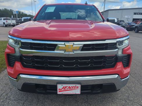 Used 2024 Chevrolet Silverado 1500 LT image 4