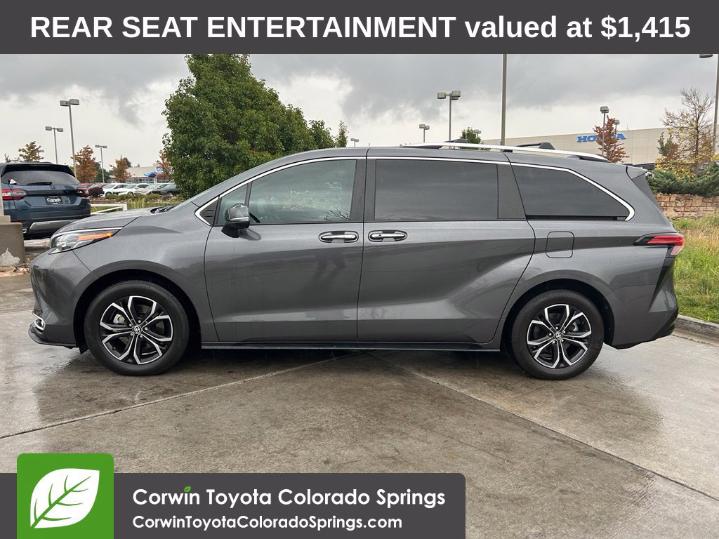 Used 2025 Toyota Sienna Platinum AWD/4WD image 5