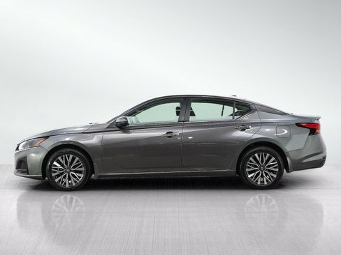Used 2023 Nissan Altima 2.5 SV w/ SV Premium Package AWD/4WD image 2