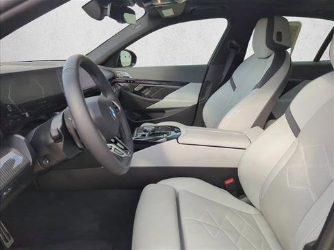 Used 2026 BMW 540i xDrive w/ M Sport Package image 16