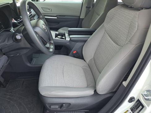 Used 2022 Toyota Sienna LE FWD image 10