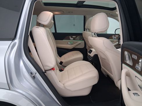 Used 2022 Mercedes-Benz GLS 450 4MATIC image 35