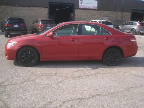 Used 2010 Toyota Camry LE FWD image 8